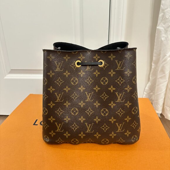 LOUIS VUITTON NeoNoe MM in Black - Picture 6 of 16